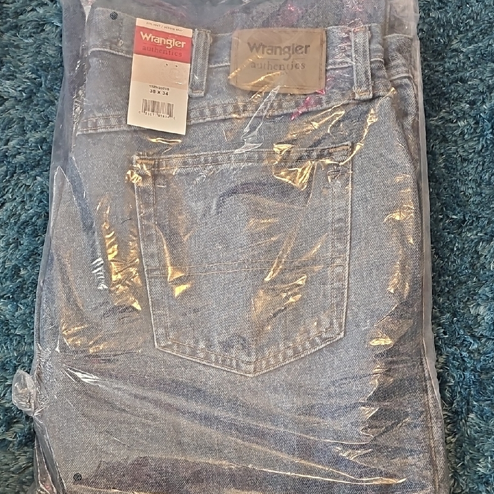 Wrangler Men's Light Blue Relaxed Jeans